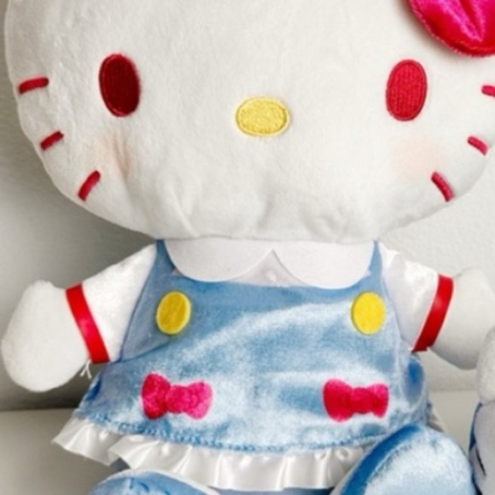 HELLO KITTY plushie